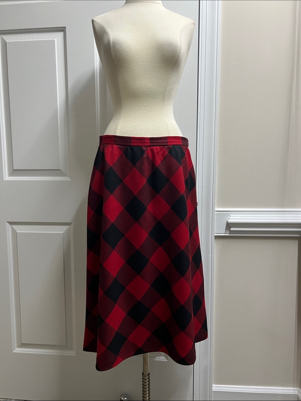 Talbots Red Black Buffalo Check A Line Skirt wool size 12 excellent length 28